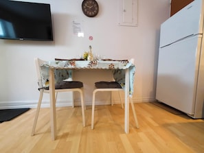 Dining - Logis near university, parking & Wi-Fi (Rouyn-Noranda)