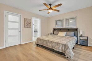 3 bedrooms, iron/ironing board, WiFi, bed sheets - Pearl by the Coast (Sarasota)