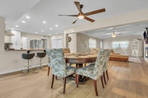 Dining - Pearl by the Coast (Sarasota)
