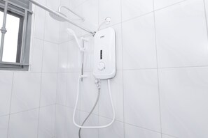 Towels, soap, shampoo, toilet paper - Comfortable, cozy and sophisticated. (Kampala)