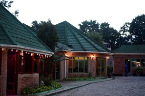 Front of property - Happy Rhino Lodge (Arusha)