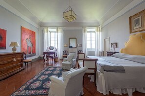 8 bedrooms, iron/ironing board, travel cot, free WiFi