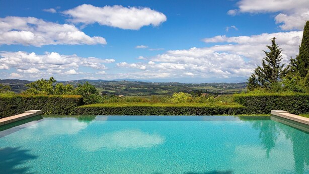A clear blue pool with a view of distant hills and a partly cloudy sky. - Villa in La Presura with 8 bedrooms sleeps 16 (La Presura)