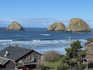 Nær stranden og strandhåndklær