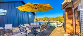 Cozy Waterfront Lake Cottage near RTJ Golf Course!

