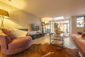 TV - 40 Parsonage, Cambridge (Cambridge)