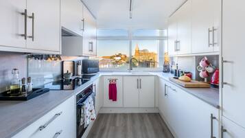 Fridge, oven, dishwasher, coffee/tea maker
