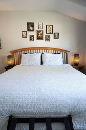 3 bedrooms, iron/ironing board, free WiFi, bed sheets - Private Peaceful Oasis with Pool/Patio/BBQ/Firepit Entire House 5mins from beach (Oceanside)