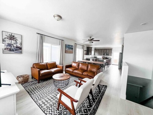 2 Kitchens, Ideal Beach Access +More
