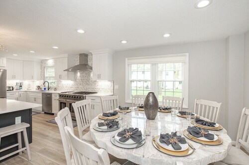 Luxurious and Spacious House—Hot Tub and EV charger 
