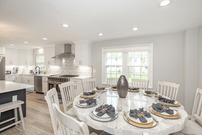 Luxurious and Spacious House—Hot Tub and EV charger