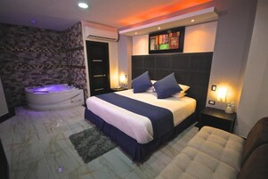 Escritorio y espacio para trabajar con laptop 