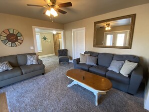 Smart-TV, Kamin, Tischfußball