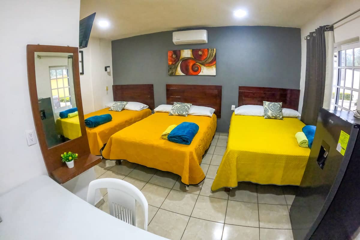Family Room | Laptop workspace, free WiFi, individually furnished, bed sheets