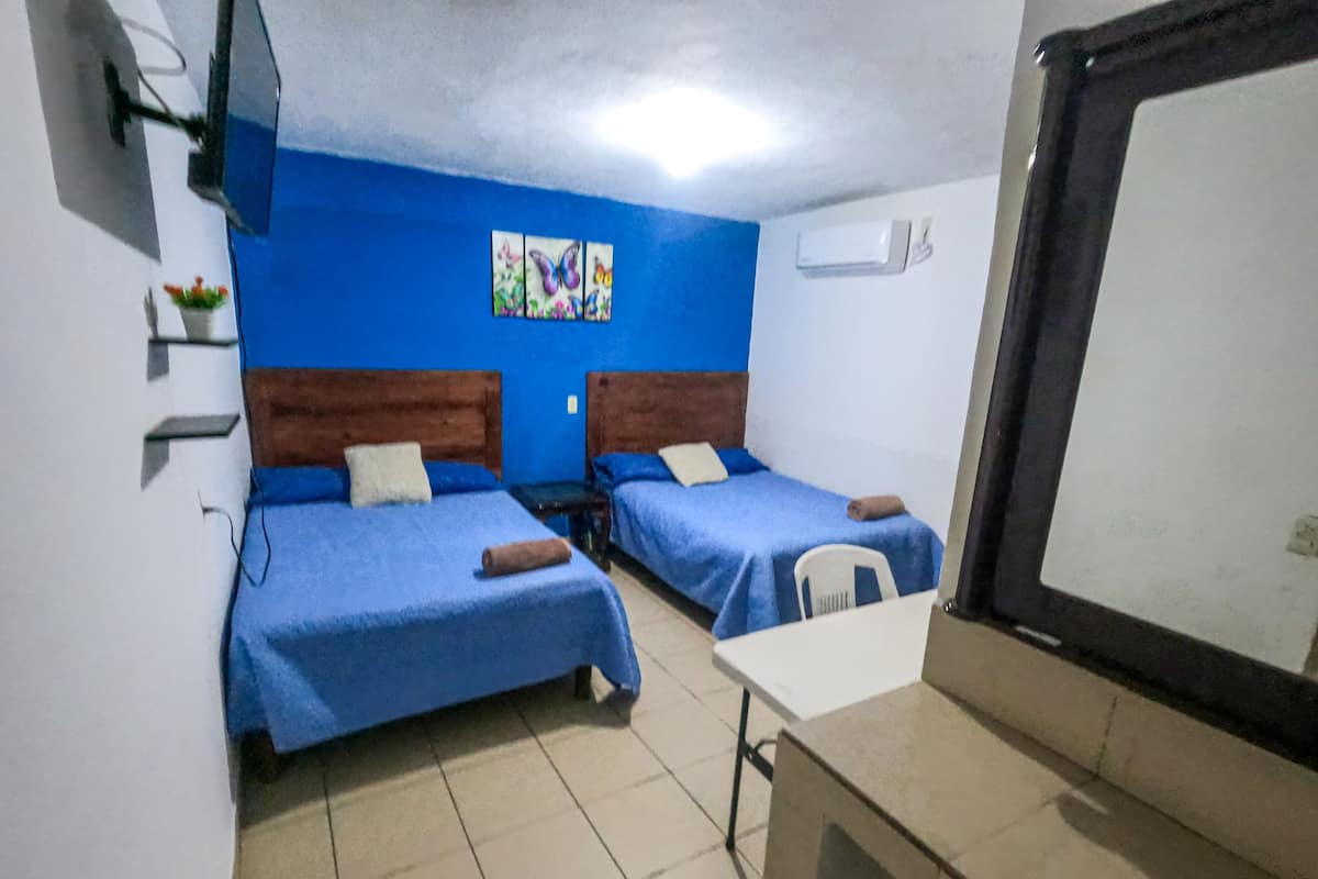 Standard Quadruple Room | Laptop workspace, free WiFi, individually furnished, bed sheets