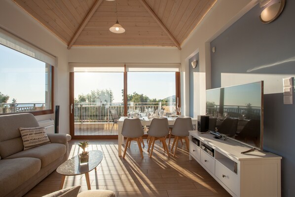 Smart TV, video games - Kladissos Family Seaside Villa with heated pool, hydromassage and barbecue! (Agia Pelagia)