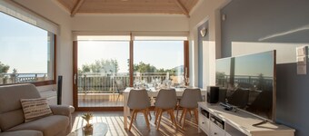 Kladissos Family Seaside Villa with heated pool, hydromassage and barbecue!