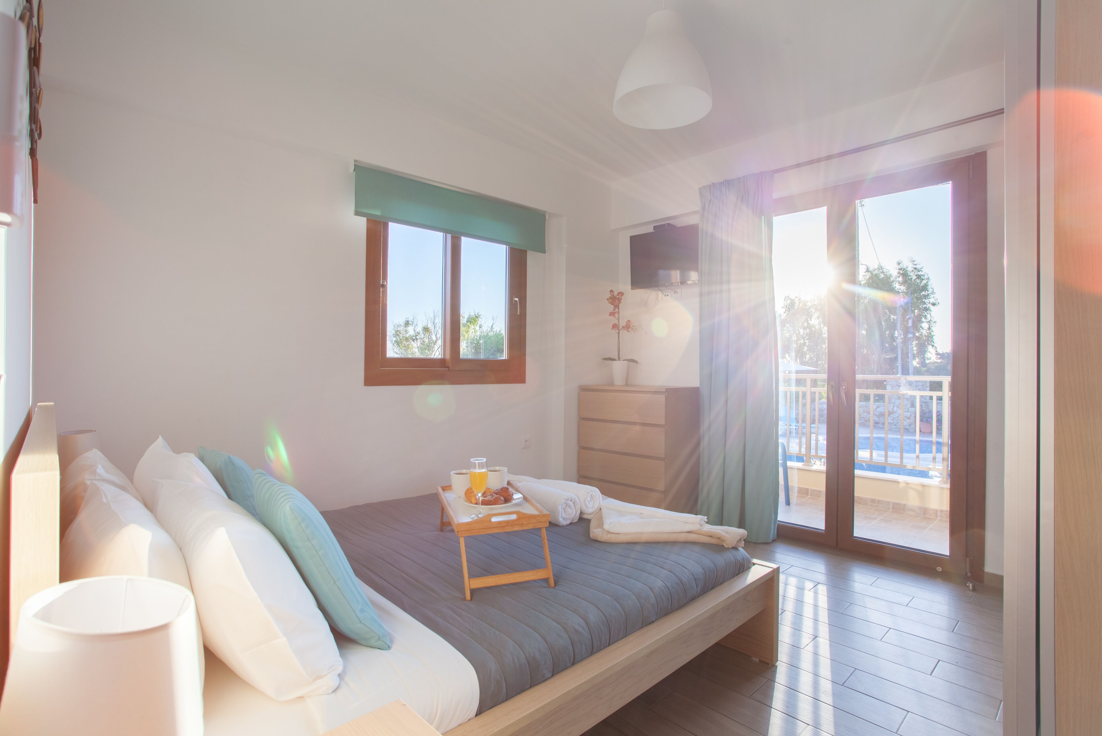 6 habitaciones, caja de seguridad en la habitación y escritorio 