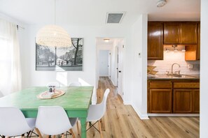 Dining - Walk to Downtown & Russian River Brewery (Santa Rosa)