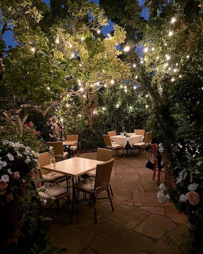 Walk to Downtown & Russian River Brewery