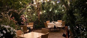 Walk to Downtown & Russian River Brewery