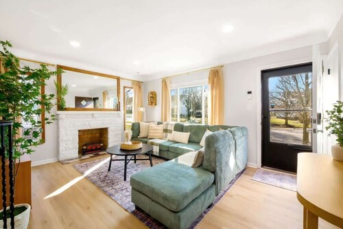 Newly Remodeled Home With a Game Room!