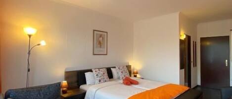 Triple Room | Free WiFi, bed sheets