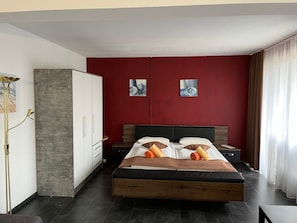 Quadruple Room | Free WiFi, bed sheets - Sonnenstrand Hotel (Butjadingen)