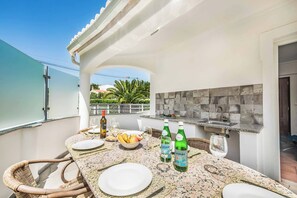Outdoor dining - Villa Katharina - Three Bedroom Villa, Sleeps 6 (Albufeira)