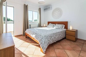 4 bedrooms, WiFi, bed sheets - Villa Katharina - Three Bedroom Villa, Sleeps 6 (Albufeira)