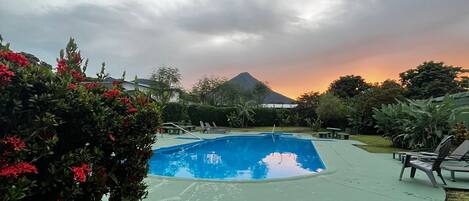 Quarto casal ou duplo básico | Frigobar, cofres nos quartos, Wi-Fi de cortesia, roupa de cama