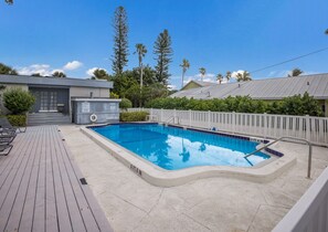 Outdoor pool - Beautiful Oceanfront Beach Haven (Longboat Key)
