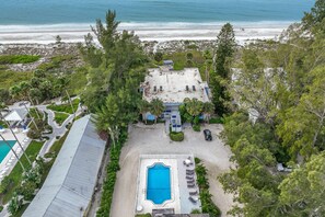 Exterior - Beautiful Oceanfront Beach Haven (Longboat Key)