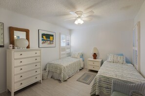 2 bedrooms, WiFi, bed sheets - Beautiful Oceanfront Beach Haven (Longboat Key)