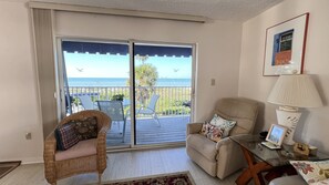 Living area - Beautiful Oceanfront Beach Haven (Longboat Key)