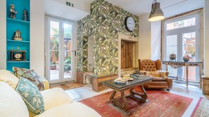 TV - The Indy House | 302 by LovelyStay (Lisboa)