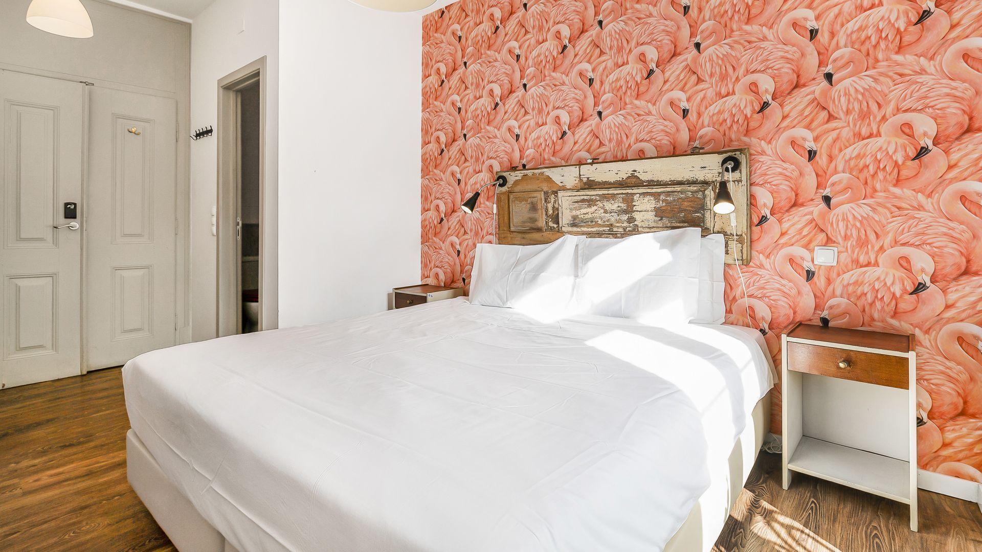 Free WiFi, bed sheets