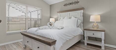 3 室のベッドルーム、アイロン / アイロン台、旅行用ベビーベッド、WiFi (無料)