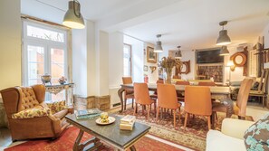 Dining - The Indy House | 303 by LovelyStay (Lisboa)