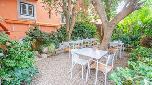 Outdoor dining - The Indy House | 502 by LovelyStay (Lisboa)