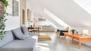 TV - The Indy House | 503 by LovelyStay (Lisboa)