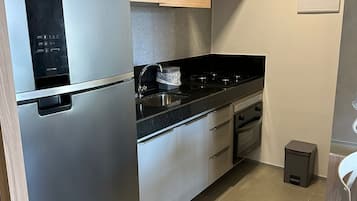 Refrigerador, microondas, horno y licuadora