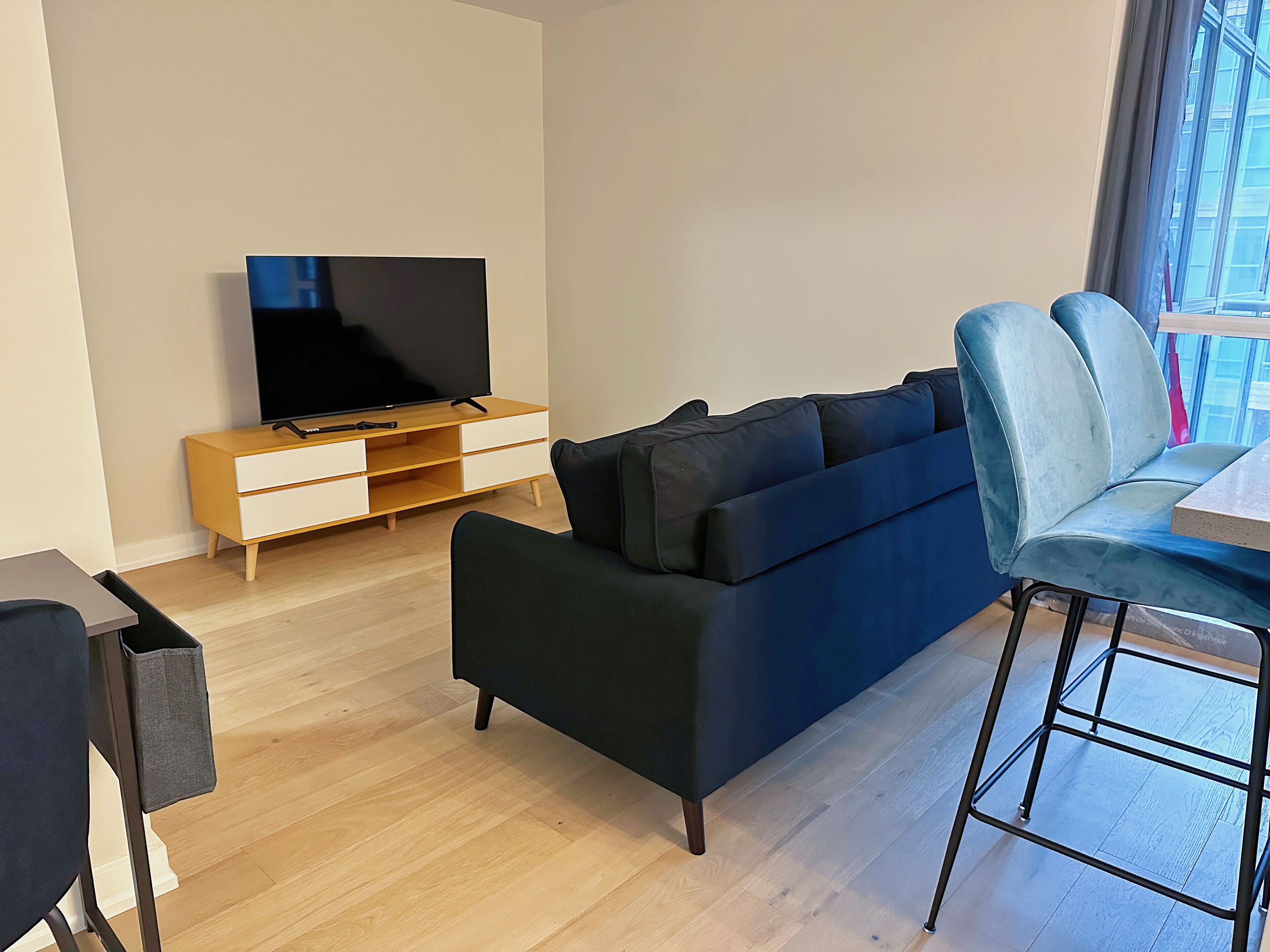 Downtown 2 Bedroom Gem With Free Parking - Toronto
