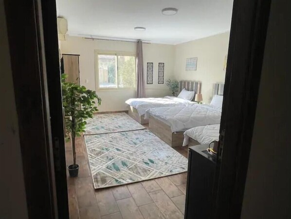 8 bedrooms, WiFi, bed sheets