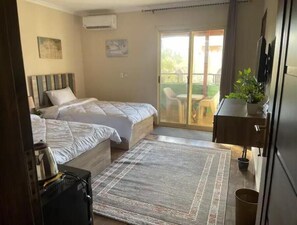 8 bedrooms, WiFi, bed sheets