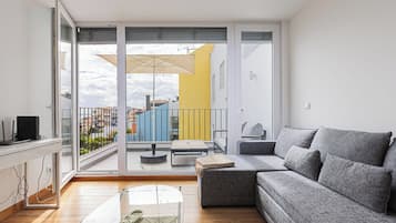 Panoramic Duplex, 2 Bedrooms, Terrace, River View | Ruang tamu | 20 inci televisyen LCD dengan kabel