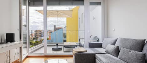 Panoramic Duplex, 2 Bedrooms, Terrace, River View | Living area