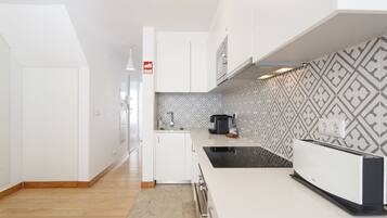 Economy Apartment, 1 Double Bed with Sofa bed, Balcony | Private kitchen | Fridge, microwave, oven, stovetop