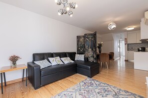Comfort Apartment, 1 Double Bed with Sofa bed, Balcony | Living area
