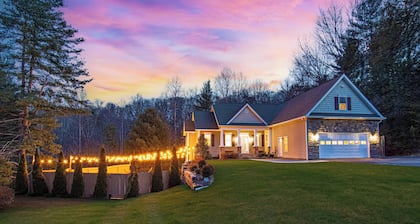 Heated Pool! 85" TV, Arcade, Firepit, Fast WiFi